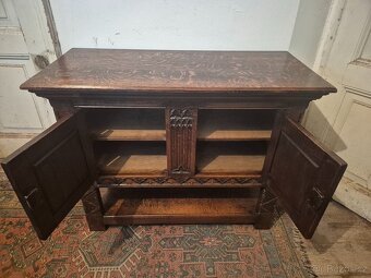 Komoda v gotickém stylu z masivního dubu - 5