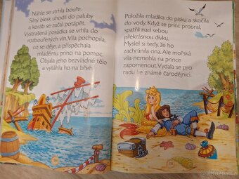 Hračky 50 kusů, Barbie věci, svítící lampa, pop-it, Playmobi - 5