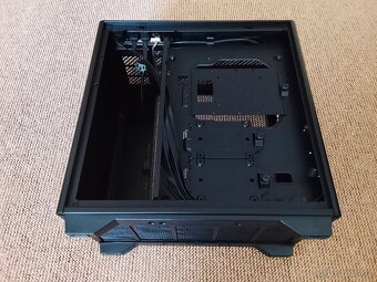 In Win A5 midi ATX skříň - 5