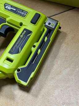 sponkovačka aku Ryobi R18ST50-0 - 5