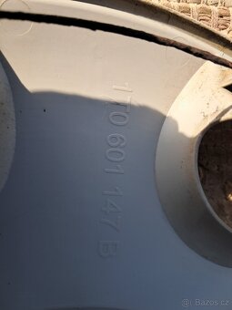 ORIG. POKLICE VW 16",POUZE 1 KS, ORIG. ČÍSLO 1T0601147B RGZ - 5