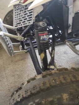 Závodní čtyřkolka Suzuki - 5