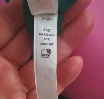 PODPRSENKA....VICTORIA S SECRET...34 C - 5