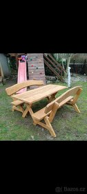 Zahradní nábytek- stůl a dvě lavice - 5