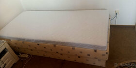 Čalouněná postel s polohovatelným roštem 90x200 + matrace - 5