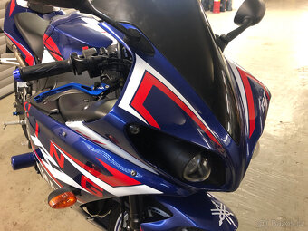 Yamaha R1 - 5