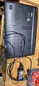 Veliký notebook Asus - 5