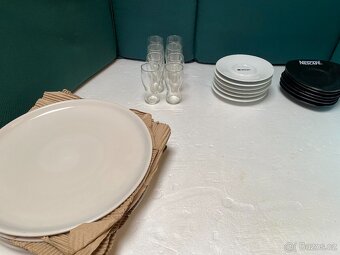 podšálků, sklenic a pizzových talířů - 5