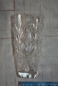 Broušená skleněná váza - 5
