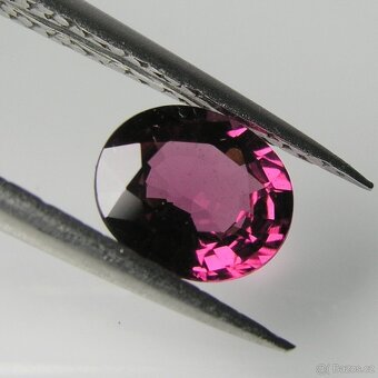 Granát-Rhodolit- obál kombi. - 1,32 ct. - 5