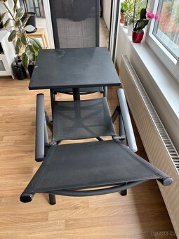 Dvě skládací židle a stůl - 5