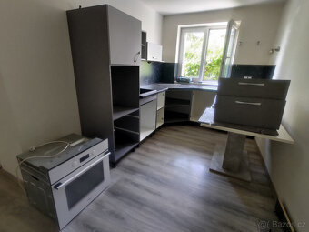 Kuchyňská linka včetně indukční varné desky a trouby Mora - 5