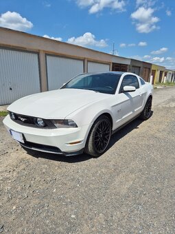 ford mustang GT 5.0 - 5