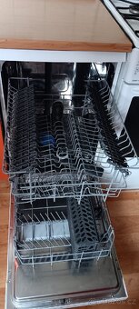 Kuchyňská linka, sporák, myčka, digestoř - 5