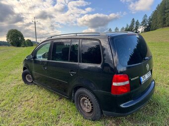 VW Touran 2,0 TDi 100 KW r.v. 2004 7 míst . - 5