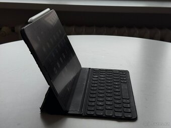 Apple iPad Pro 11" (2021, M1, 128GB) + Klávesnice + Pencil - 5