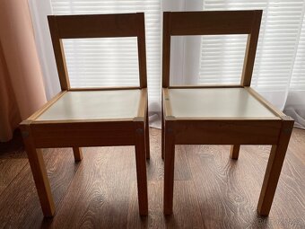 Dětský stoleček se dvěmi židlemi - zachovalé, komplet - 5