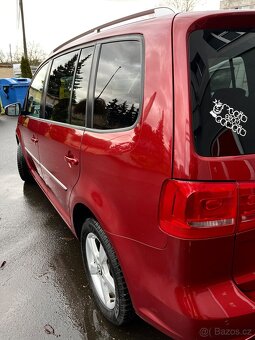 VOLKSWAGEN TOURAN 2011 - 5