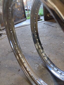Prodám 2 ráfky 19" na jawu Sport - 5