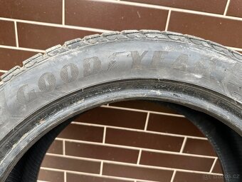 Pneu Goodyear Ultragrip 8 performance 245 45 r18 100V - 5