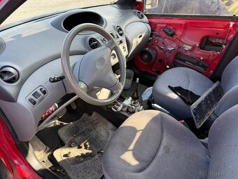 Toyota Yaris 1.0 - 5