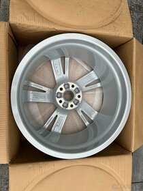Originál alu kola Audi RS3 5x112 R19 nová sada - 5