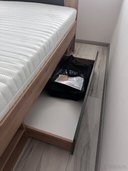 Postel 140x200 včetně roštu a matrace - 5