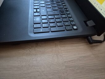 Starší herní notebook Accer - 5