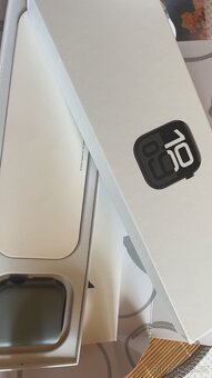 Apple Watch Series 10 (46mm) – Černé a Bílé - TOP STAV - 5