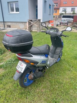 Skútr Piaggio 50 - 5