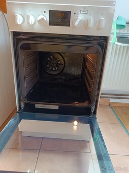 Sklokeramický sporák Electrolux LKR564200W - 5