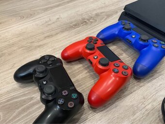 PlayStation 4 slim - 5