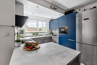 Prodej dvougeneračního domu 4+kk, 2+kk, zahrada 1.500 m2 , M - 5