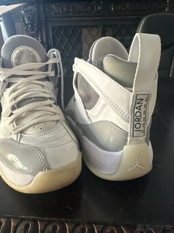 Nike Jordan Sálové basketbalové boty bílé vel. 37,5 - 5