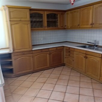 Rustikální kuchyňská linka se spotřebiči - 5