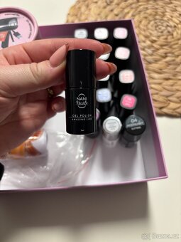 Prodám uv gel laky s mini uv led lampou Gabriella Salvete - 5