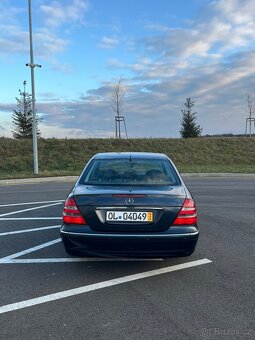 Mercedes-Benz W211 - 5