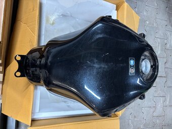 Nádrž Kawasaki Versys 650 - 5