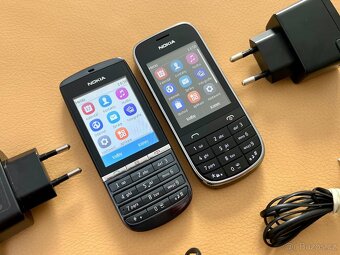 Nokia Asha 300 a Nokia Asha 203 - 5
