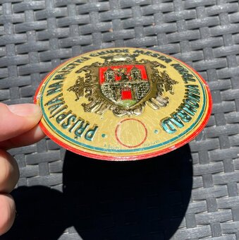 Stará plechová cedule ŽEBRAČENKA přispívá na místní chudé - 5