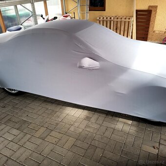 Prodám krycí plachtu na auto Mercedes AMG - 5