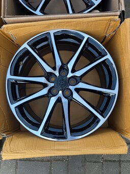 ORIGINÁL Alu Toyota Yaris XP210 R18, 5x100 - ZÁNOVNÍ - 5
