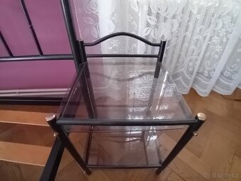 Krásná kovová postel s nočními stolky - 5