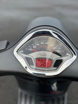 Vespa GTS Super 300 ABS, původ ČR, 1. majitel - 5