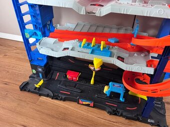 Prodám Hot wheels garáž s drakem - 5