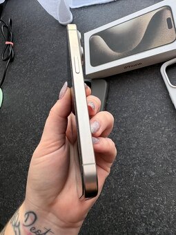 iPhone 15 pro + AirPods - 5