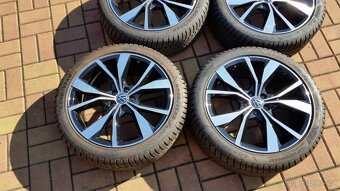 Zimní sada VOLKSWAGEN / ŠKODA 5x100 R18 pneu 215/45/18 4x9mm - 5
