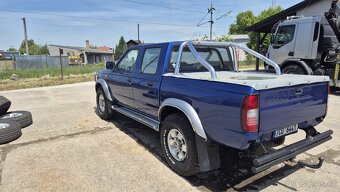 Nissan Navara 2.4 TD - 5