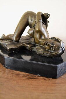 Bronzová socha - SVÁZANÁ ŽENA - OTROKYNĚ - 5