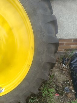 Prodám kultivační kola dvojmontáž na John Deere - 5
